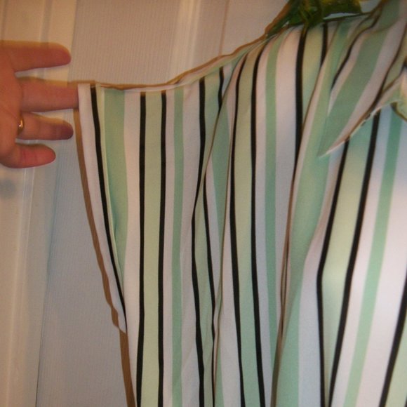CATO Sz M NWT Button Down Shirt Hi-Lo Twist Front Green Black & White Stripes - Picture 2 of 11